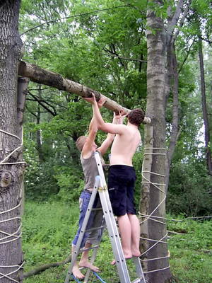 Ein Spielplatz wird gebaut