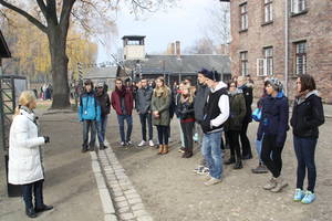 Auf den Spuren der Vergangenheit im „Stammlager“ …