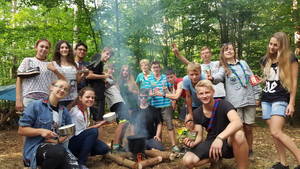 Bigos, das polnische Nationalgericht: Zubereitung über offenem Feuer