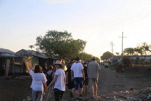 Auf der Straße im Fischerdorf Nyandiwa