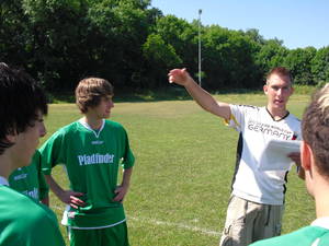 Teambesprechung und Taktikvorgabe vom Trainer