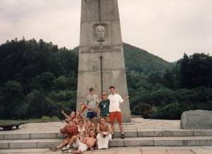 Diskussionen über Deutsche und Polen: Vor einem Mahnmal zum Gedenken an Opfer des zweiten Weltkrieges