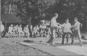 Ju-Jutsu-Vorstellung vor der Pfadfinderjurte