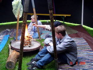 Tobias, Schacki & Benjamin am Lagerfeuer