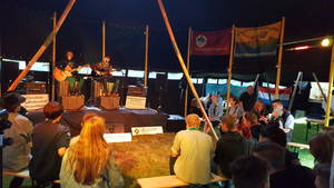 Ein Ständchen zum Jubiläum präsentierte die Pfadfinderliveband „The Bargelds“ aus Karlsruhe und Köln